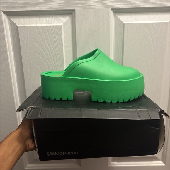 **NEVER WORN** EGO Green Chunky Platform Mules - Picture 1 of 3